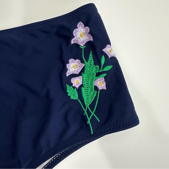Cupshe Womens Navy Bikini Bottom with Embroidered Flowers on Hips (Sides) 4X - Picture 7 of 7